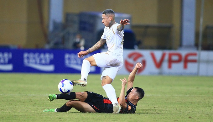 Ninh Bình cũng quyết thắng để "cắt đuôi" Hà Nội - Ảnh: Minh Tuấn 