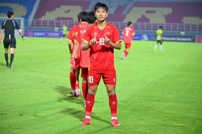 Nguyễn Lực lập công cho U17 Việt Nam 