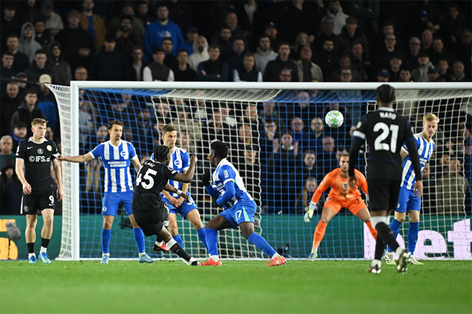 Hàng công Chelsea tịt ngòi gần 500 phút