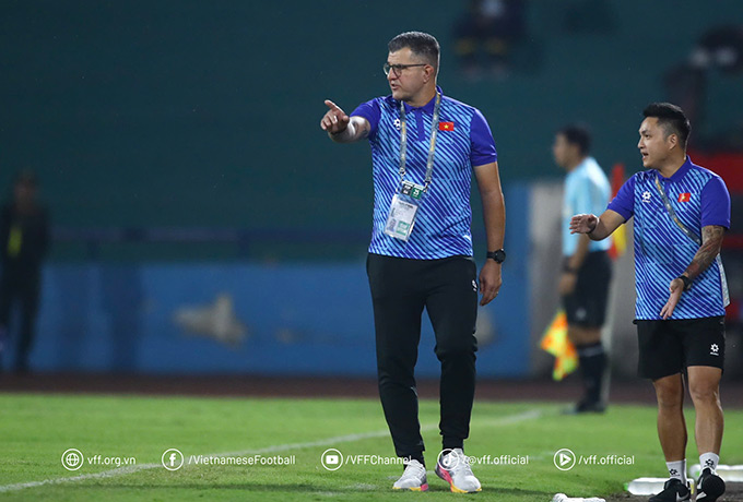 HLV Roland giúp U17 Việt Nam có kết quả tốt - Ảnh: VFF 