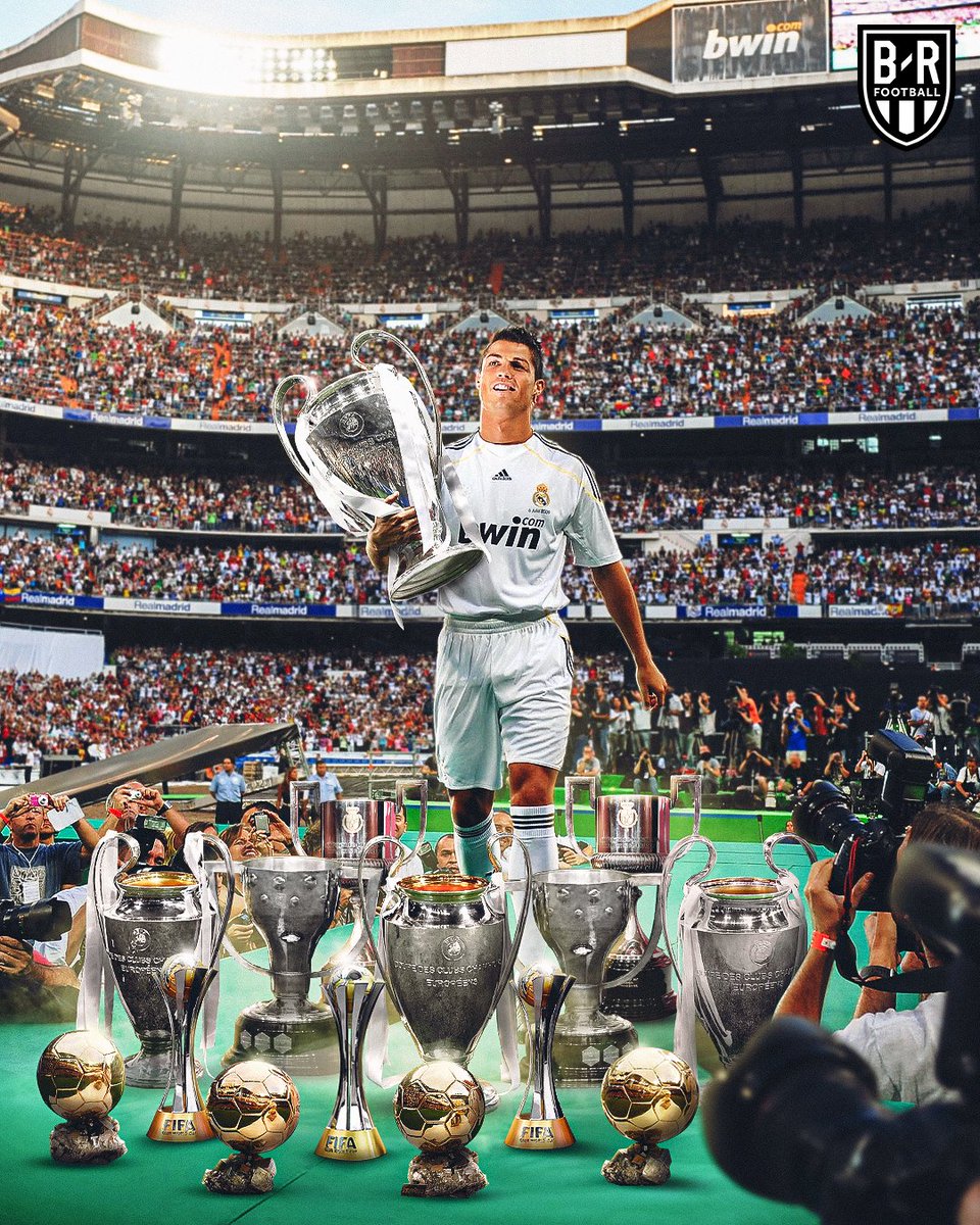 Ronaldo đã giành được 4 Champions League và 4 QBV ở Real