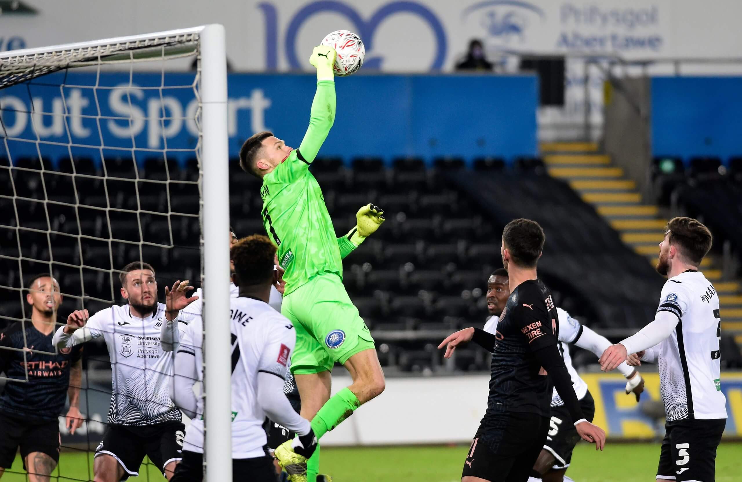 Woodman đã có cơ hội ra sân thường xuyên trong 2 mùa giải liên tiếp được cho mượn tại Swansea City
