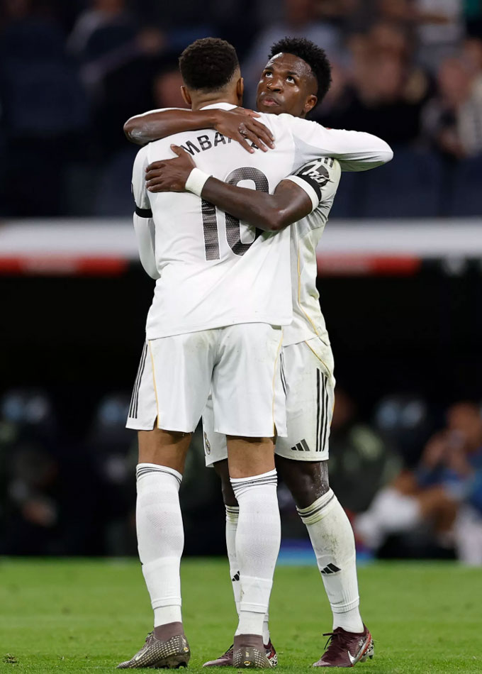 Mbappe và Vinicius đều bị CĐV Real la ó - Ảnh: realmadrid.com