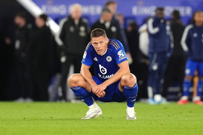 Nỗi buồn của cầu thủ Leicester City sau khi đội phải xuống chơi tại League One