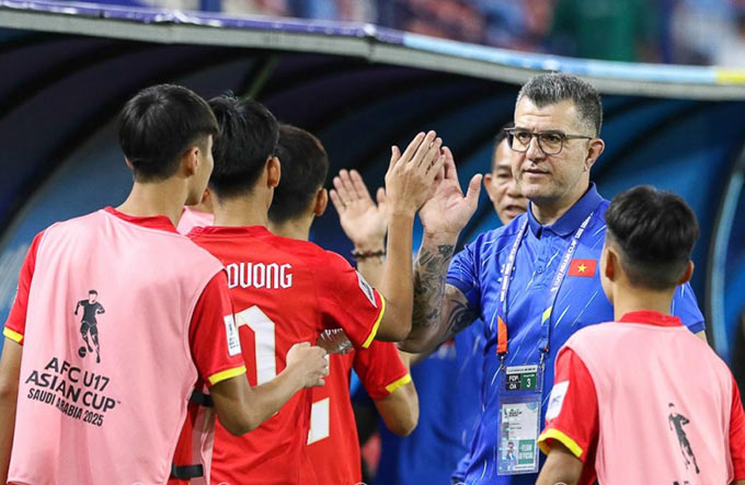 HLV Roland và U17 Việt Nam nối dài chuỗi bất bại lên 15 trận.