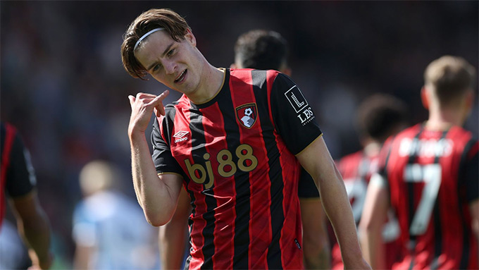 Alex Scott lọt vào tầm ngắm của MU