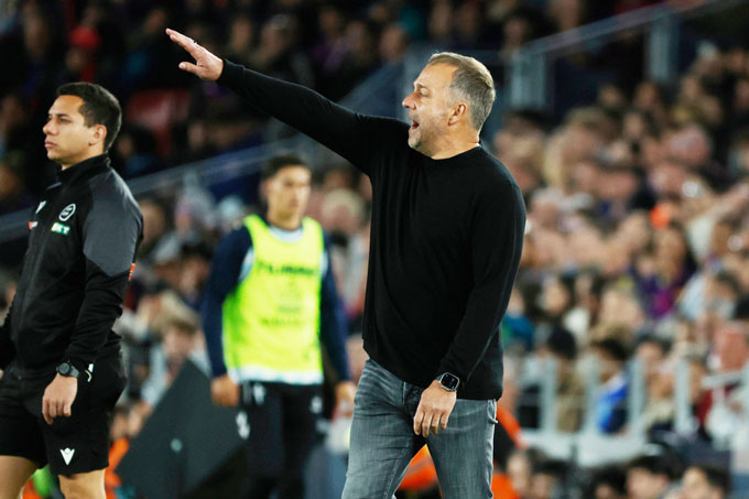 Flick không hài lòng khi Barca chỉ ghi được 1 bàn và bị VAR từ chối 1 bàn thắng