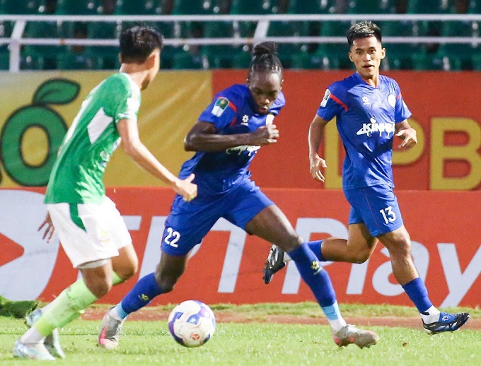 Đại học Văn Hiến (xanh nhạt) sẽ đánh bại Trẻ PVF-CAND?