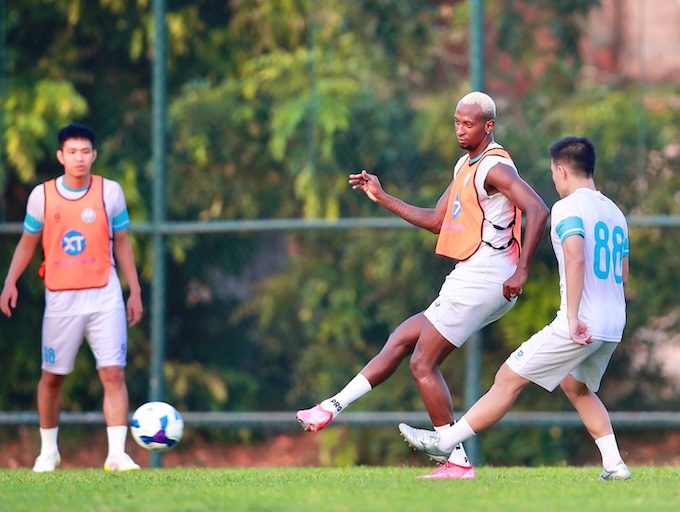 Nam Định đang quyết tiến sâu ở đấu trường khu vực. Ảnh: Quang Đương 