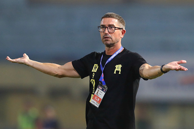 HLV Harry Kewell tạo luồng gió mới cho V.League - Ảnh: Phan Tùng 