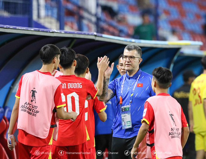 Thầy trò HLV Roland đã bất bại ở 15 trận liên tiếp trước đó - Ảnh: VFF 