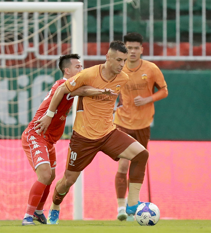 HAGL không thể khai phá khung thành của Hải Phòng - Ảnh: Minh Trần 