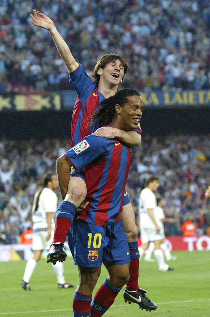 Ronaldinho và Messi khi còn ở Barca