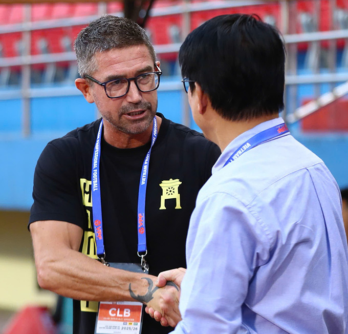 HLV Harry Kewell đánh giá Hà Nội chơi hay hơn Ninh Bình - Ảnh: Đức Cường