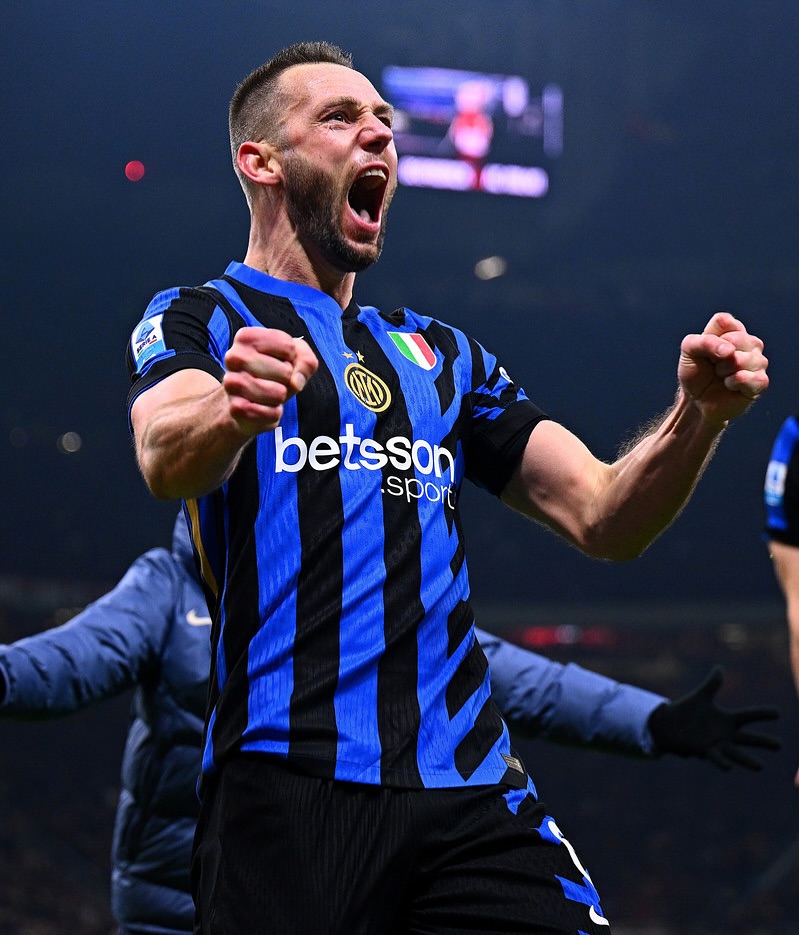 De Vrij có thể được gia hạn nếu chịu chấp nhận giảm nửa lương