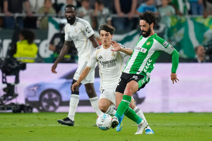 Real Madrid thi đấu như ngủ gật trong trận hòa 1-1 trước Betis