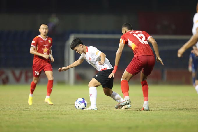 CA TP.HCM (áo trắng) đã giành chiến thắng sau 3 trận thua - Ảnh: Đức Cường