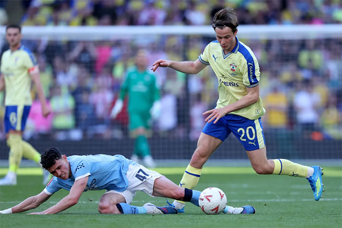 Foden mờ nhạt trong trận đá chính ở bán kết FA Cup đêm qua