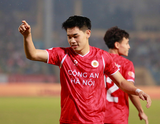 Đình Bắc lập hat-trick - Ảnh: Minh Tuấn 