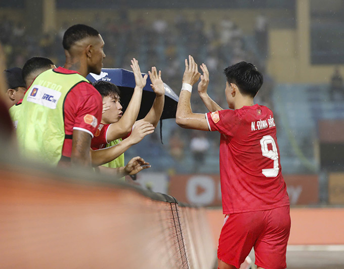 CAHN ở rất gần chức vô địch V.League - Ảnh: Minh Tuấn 