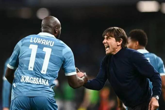 Antonio Conte giận Romelu Lukaku vì quên chào hỏi