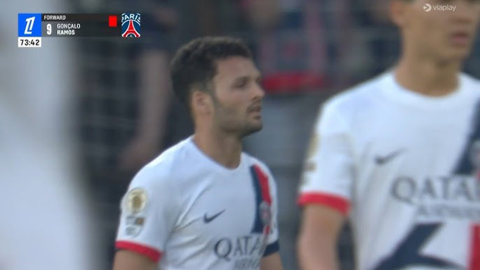 Ramos nhận thẻ đỏ ở phút 74 - Ảnh:  SUFIBALL