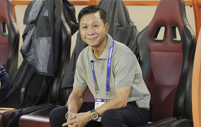 HLV Văn Sỹ Sơn cũng dành lời khen khi thấy cậu học trò cũ ngày một trưởng thành