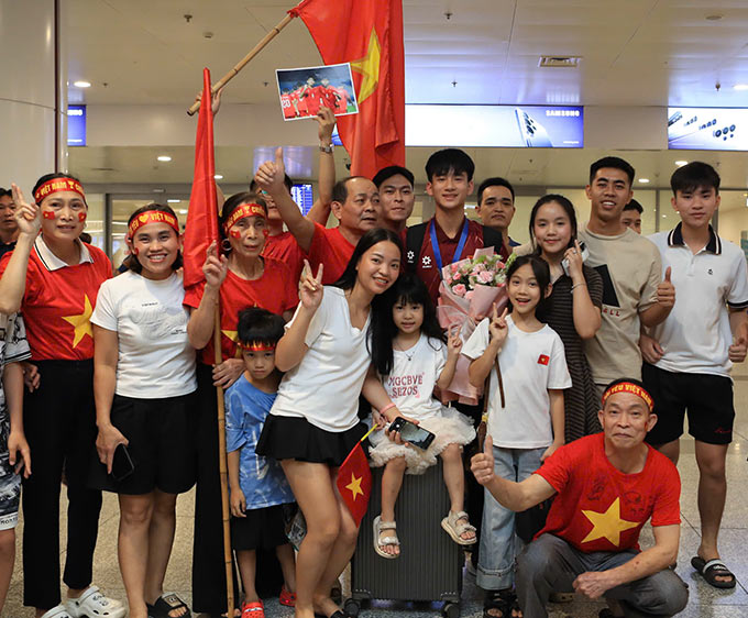 Văn Dương đến với bóng đá bắt đầu từ trái bóng nhựa ở khoảng sân 10 mét vuông. Ảnh: Phan Tùng