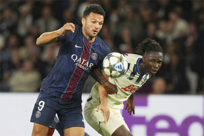 Trọng tài Scharer từng cầm còi ở trận PSG đại thắng Atalanta 4-0
