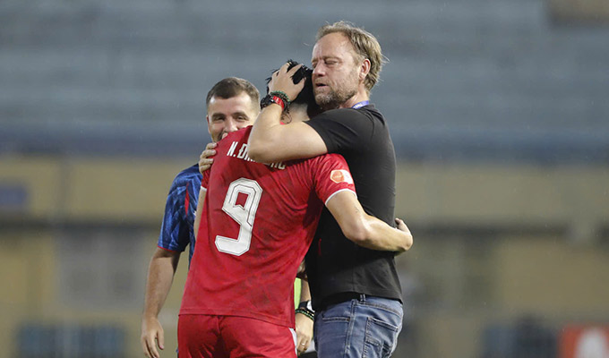 HLV Polking mong muốn cậu học trò sẽ tiếp tục duy trì phong độ ấn tượng như hiện tại trong màu áo của CAHN - Ảnh: Minh Tuấn 