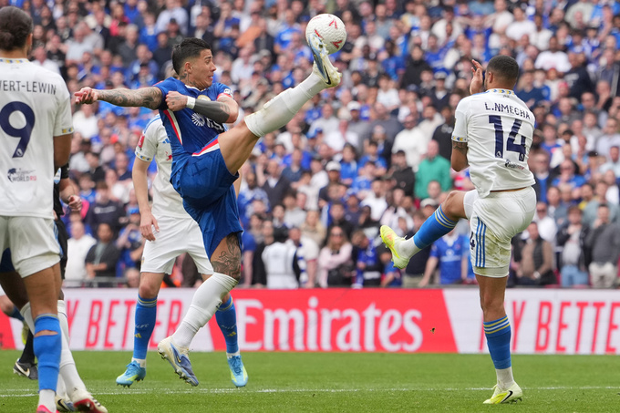 Chelsea tung hoành ở bán kết FA Cup và đánh bại Leeds 1-0