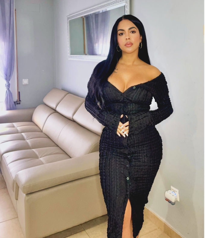 Victoria Cantero nhận được nhiều lời đề nghị khó tin