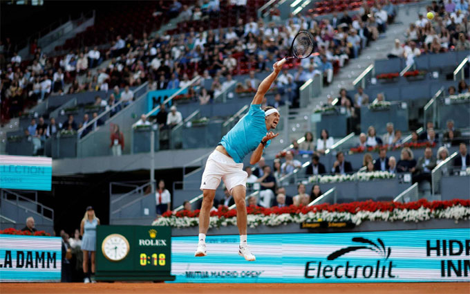 Zverev thắng 82% điểm giao bóng một (32/39), chỉ mắc 1 lỗi kép cả trận. Ảnh: ATP