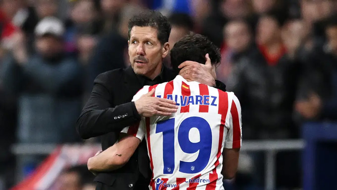 Simeone xác nhận Arsenal muốn mua Alvarez