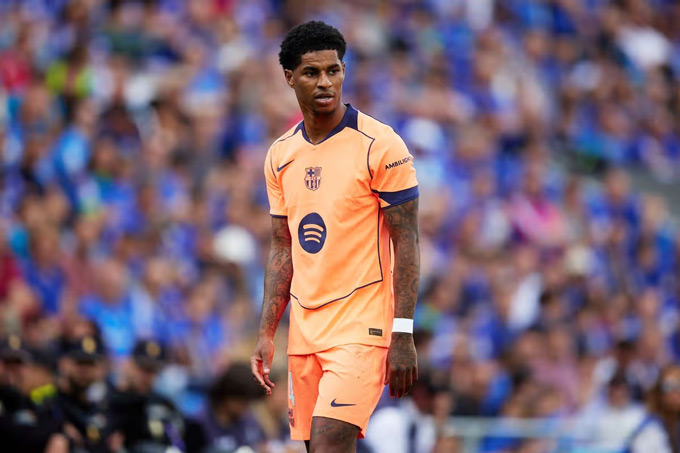 Rashford hiện khoác áo Barca theo dạng cho mượn từ MU