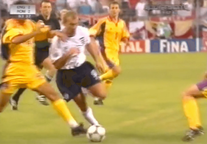 Shearer cố tình ngã vờ để kiếm quả phạt