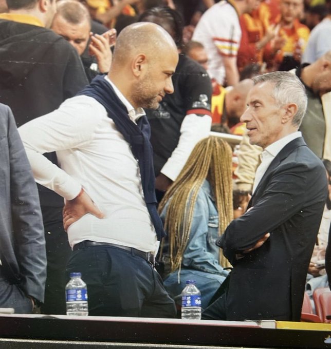 Berta nói chuyện với chủ tịch CLB Galatasaray về trường hợp của Osimhen? - Ảnh:  Actu Foot @ActuFoot