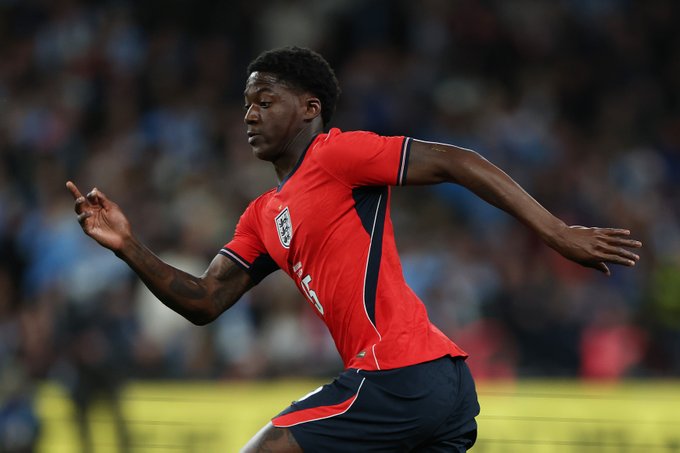 Mainoo ngày càng chơi hay nơi hàng tiền vệ MU - Ảnh: @ManUtd_Es