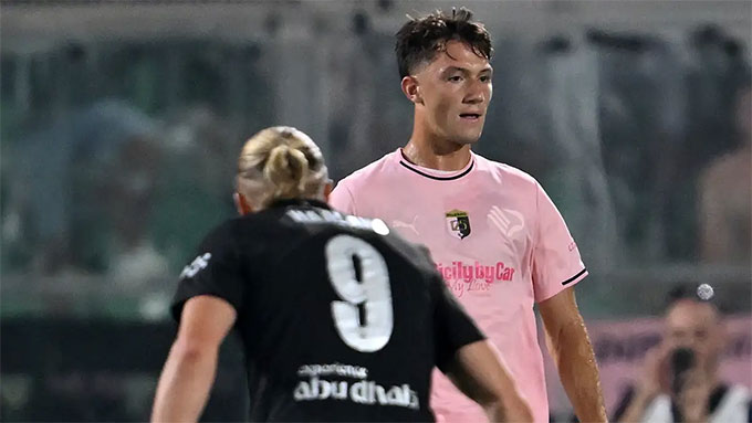 Patryk Peda tiêm insulin 4-5 lần mỗi ngày và điều chỉnh mức đường huyết trước khi thi đấu.