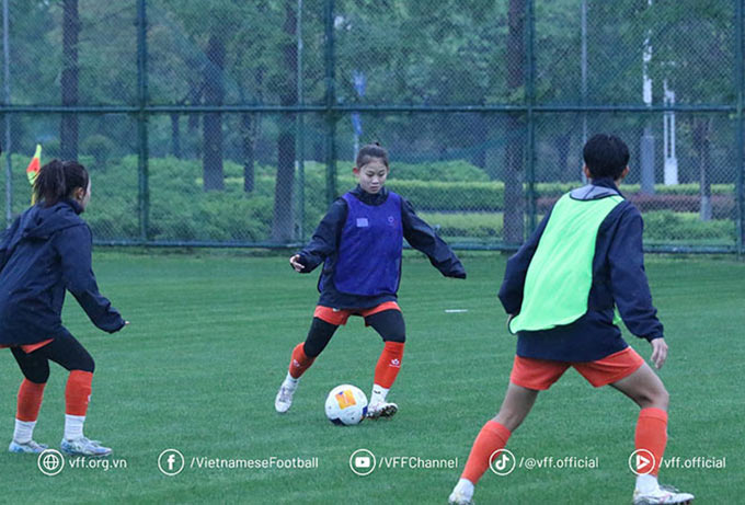 U17 nữ Việt Nam tập buổi đầu dưới thời tiết khắc nghiệt ở Tô Châu (Trung Quốc)