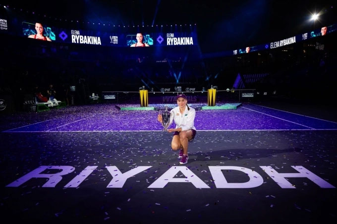 Rybakina vô địch WTA Finals 2025 với khoản tiền thưởng kỷ lục 5,23 triệu USD. Ảnh: Reuters