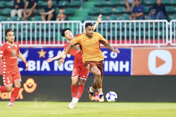 HAGL liệu có thể tìm được điểm trên sân Vinh của SLNA. Ảnh: Hoàng Tùng 