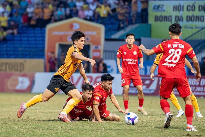 Cuộc chiến trụ hạng V.League đến hồi gay cấn - Ảnh: Phan Tùng 