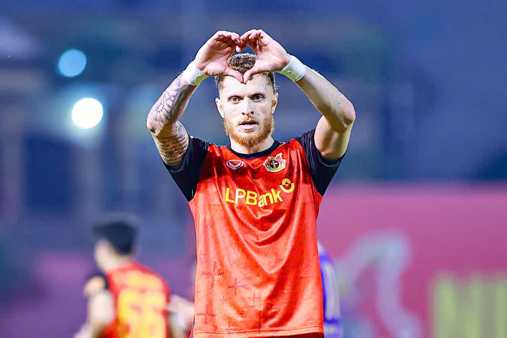 CĐV Đông Nam Á "dậy sóng" khi biết tin Geovane nhập tịch thành công với tên gọi Nguyễn Tài Lộc - Ảnh: NB