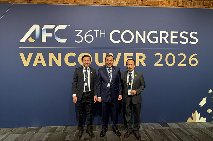 Ông Trần Quốc Tuấn (giữa) – Ủy viên Ban thi đấu FIFA, Ủy viên thường vụ AFC, Chủ tịch LĐBĐVN cùng ông Trần Anh Tú – Phó Chủ tịch LĐBĐVN, ông Nguyễn Văn Phú – Tổng thư ký LĐBĐVN tại Đại hội AFC