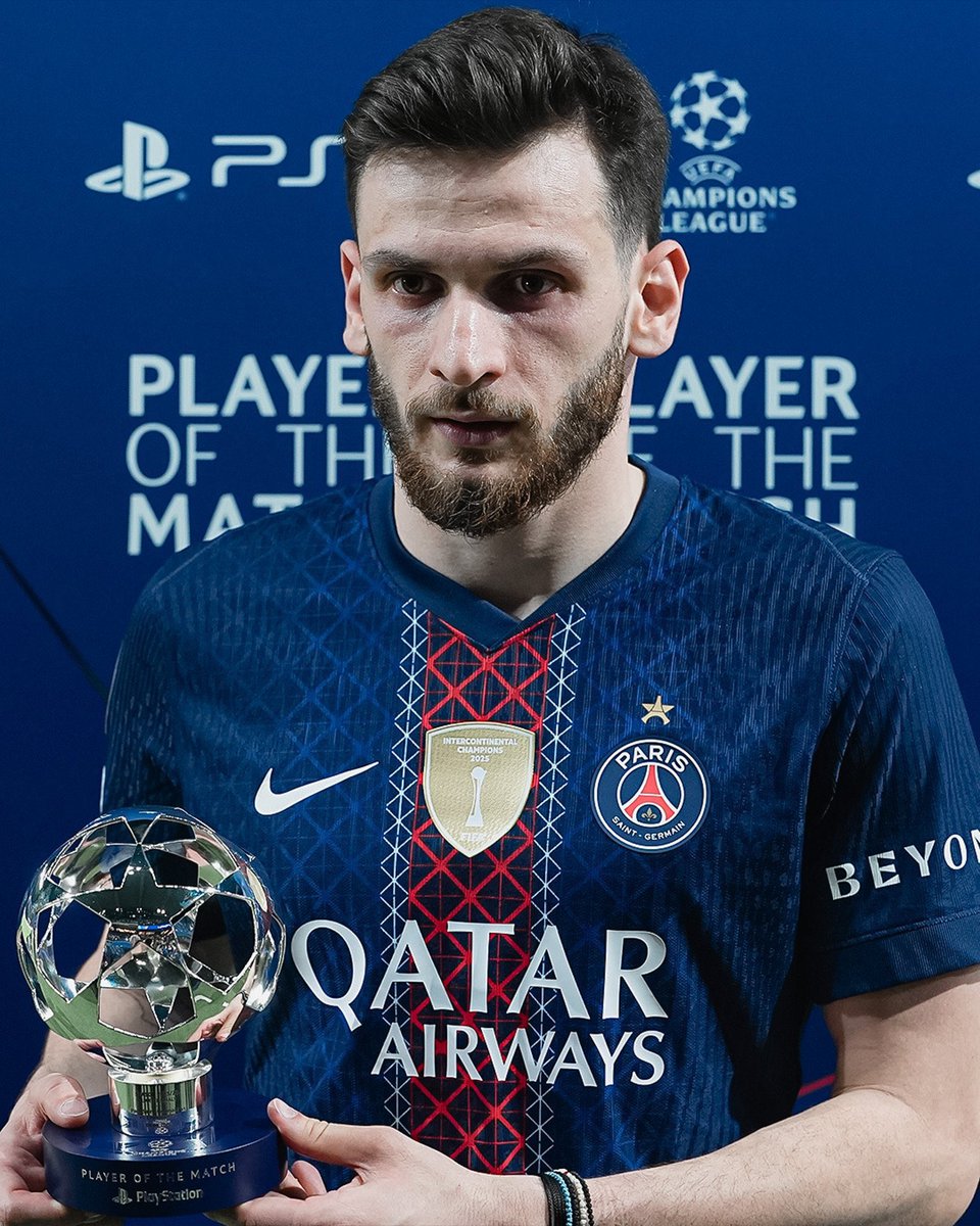 Sau cú đúp vào lưới Bayern, Kvaratskhelia đang trở thành ứng viên nặng ký cho danh hiệu Cầu thủ xuất sắc nhất Champions League 2025/26