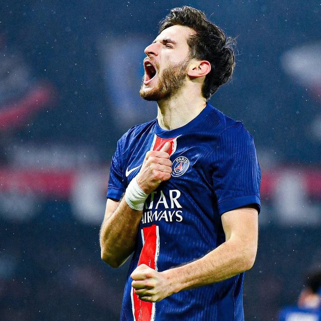 Kvaratskhelia đã ghi 10 bàn tại Champions League 2025/26, cân bằng kỷ lục của Ibrahimovic tại PSG