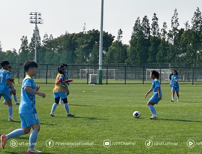 ĐT U17 nữ Việt Nam trong buổi tập chiều nay. Ảnh: VFF 