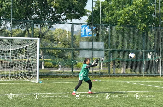 Thủ môn của U17 Việt Nam trong buổi tập. Ảnh: VFF 