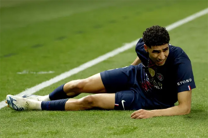 Hakimi vắng mặt 2-3 tuần, PSG lo sốt vó